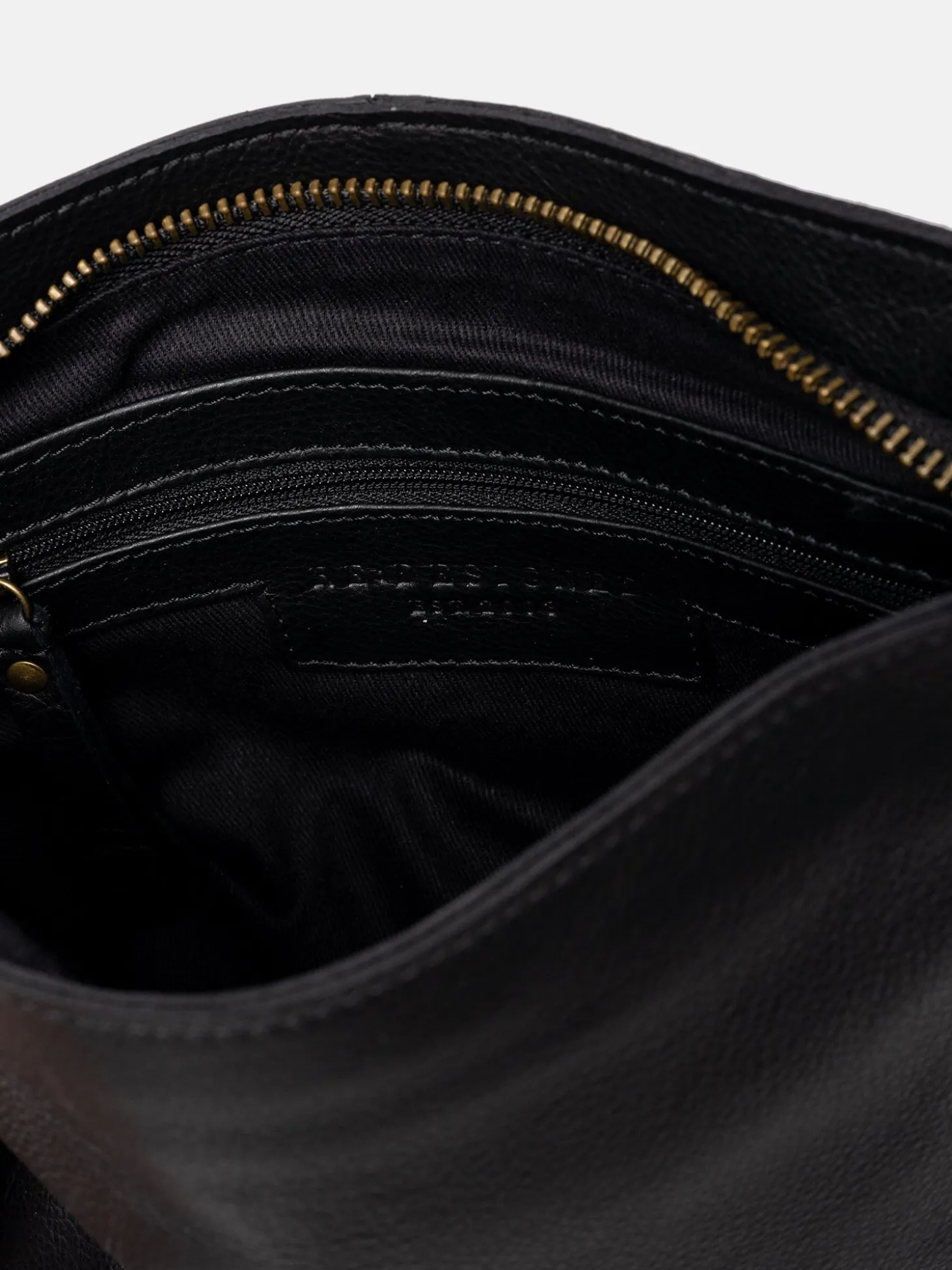 fillis_medium__blackbrass_5.webp Fillis Medium - Black/Brass