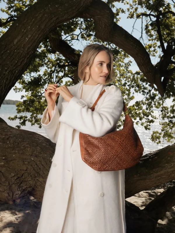 Hester - Walnut