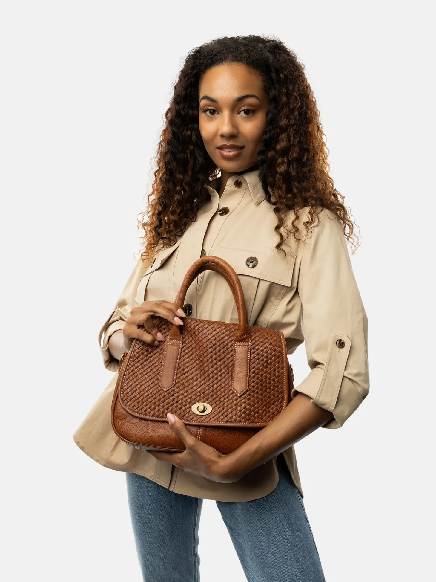 hoku__walnut_2.webp Hoku - Walnut