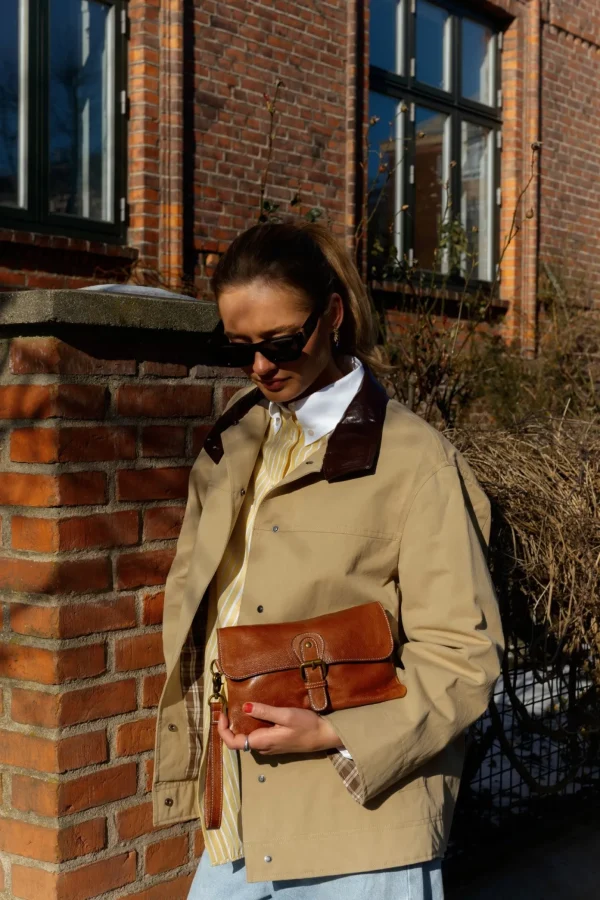 Jodi Clutch - Walnut