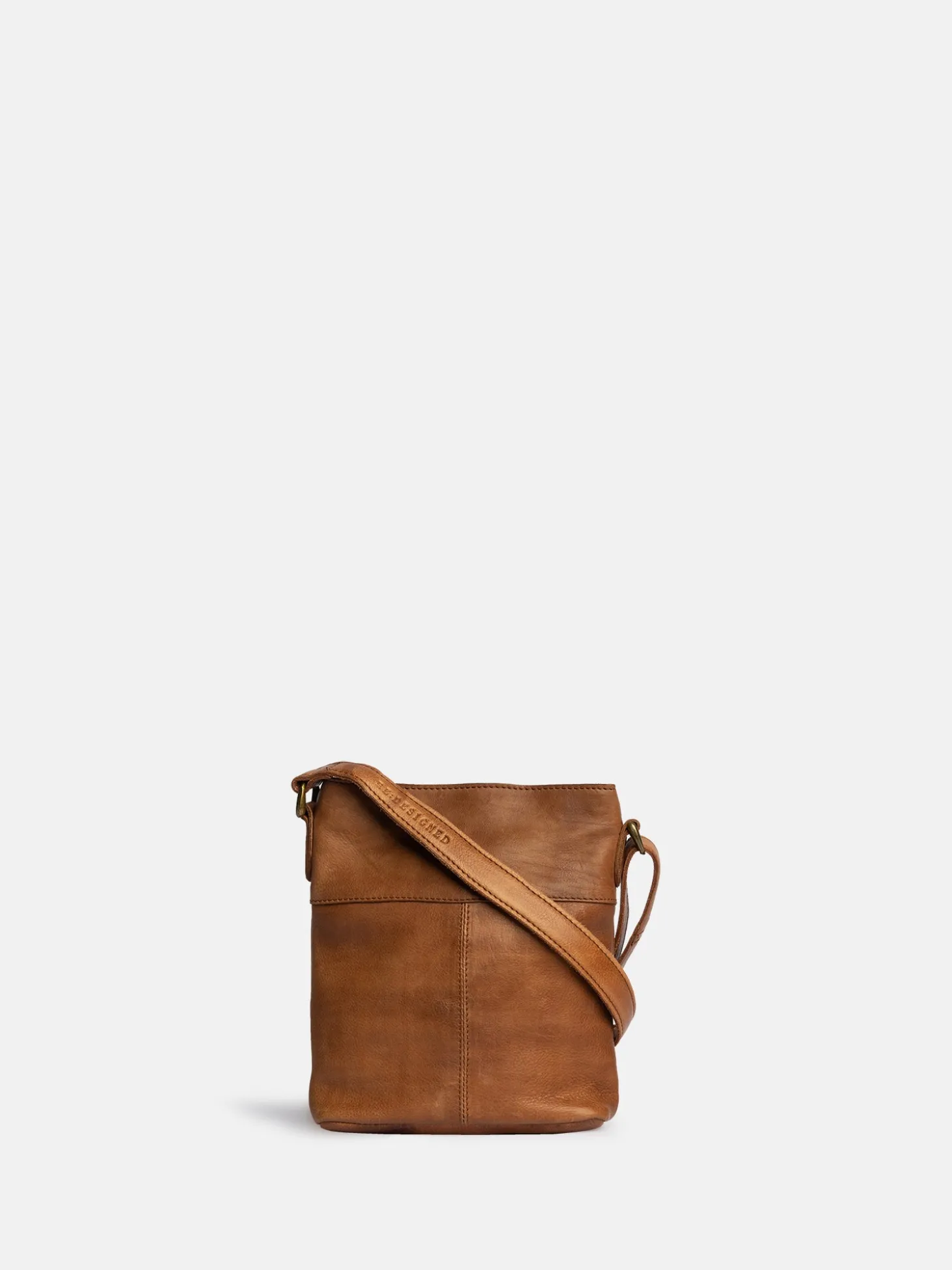 kay_small_urban__walnut_3.webp Kay Small Urban - Walnut