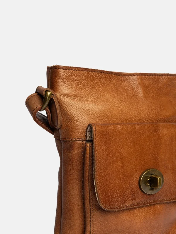 Kay Small Urban - Walnut