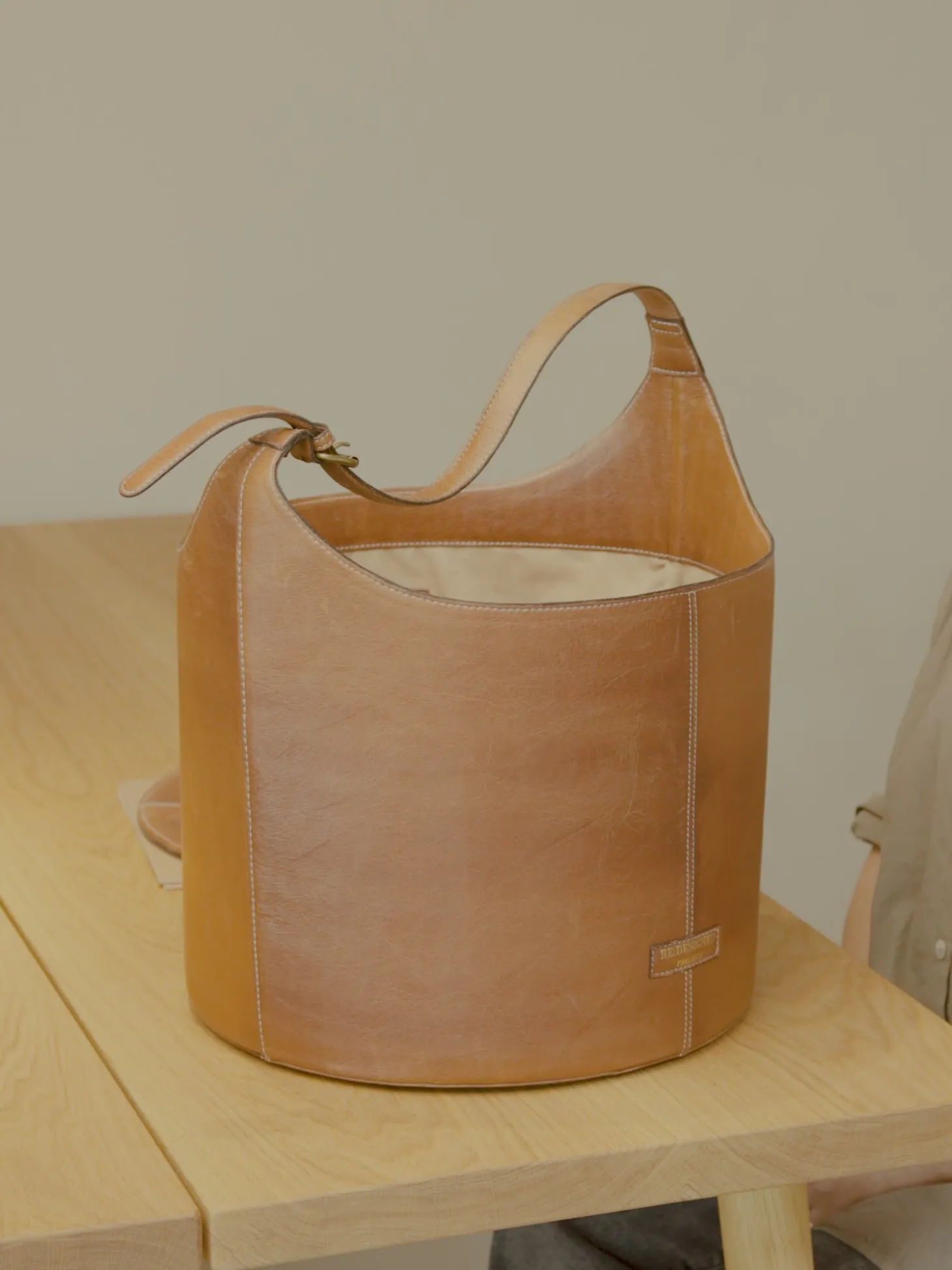 lid_for_p__taupe_4.webp Lid for P027 - Taupe