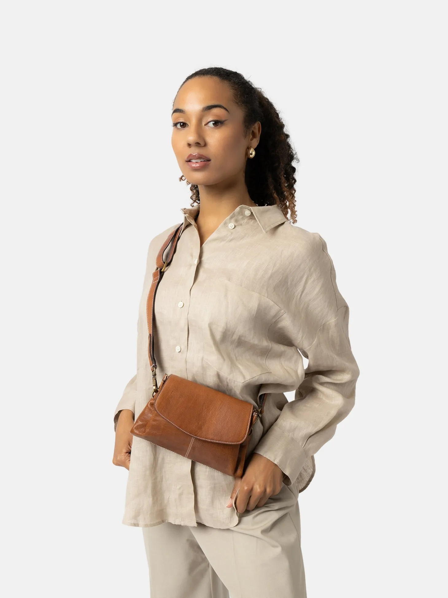 liri_small__walnut_2.webp Liri Small - Walnut
