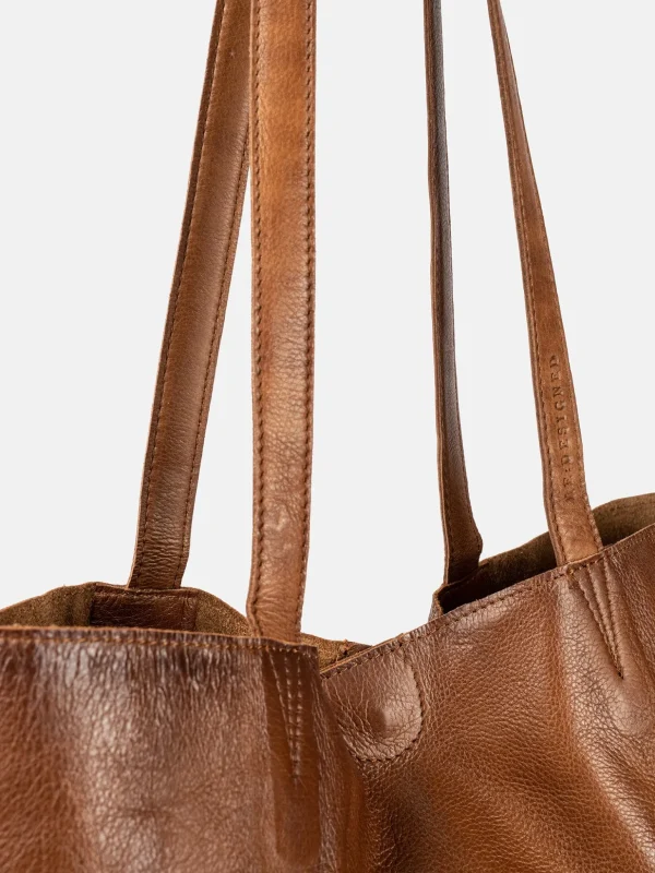 Marlo Urban - Walnut