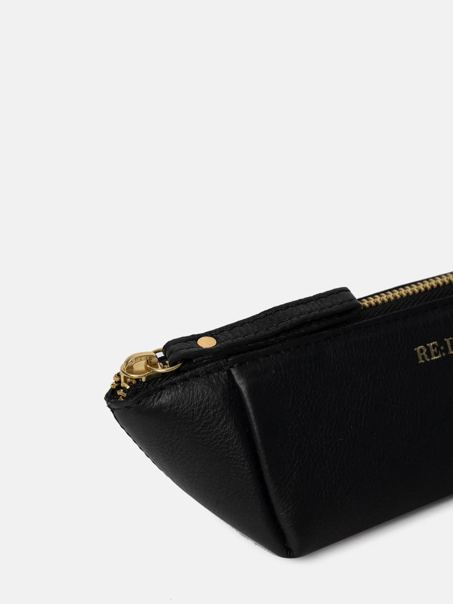 project___blackgold_3-1.webp Project 11 - Black/Gold