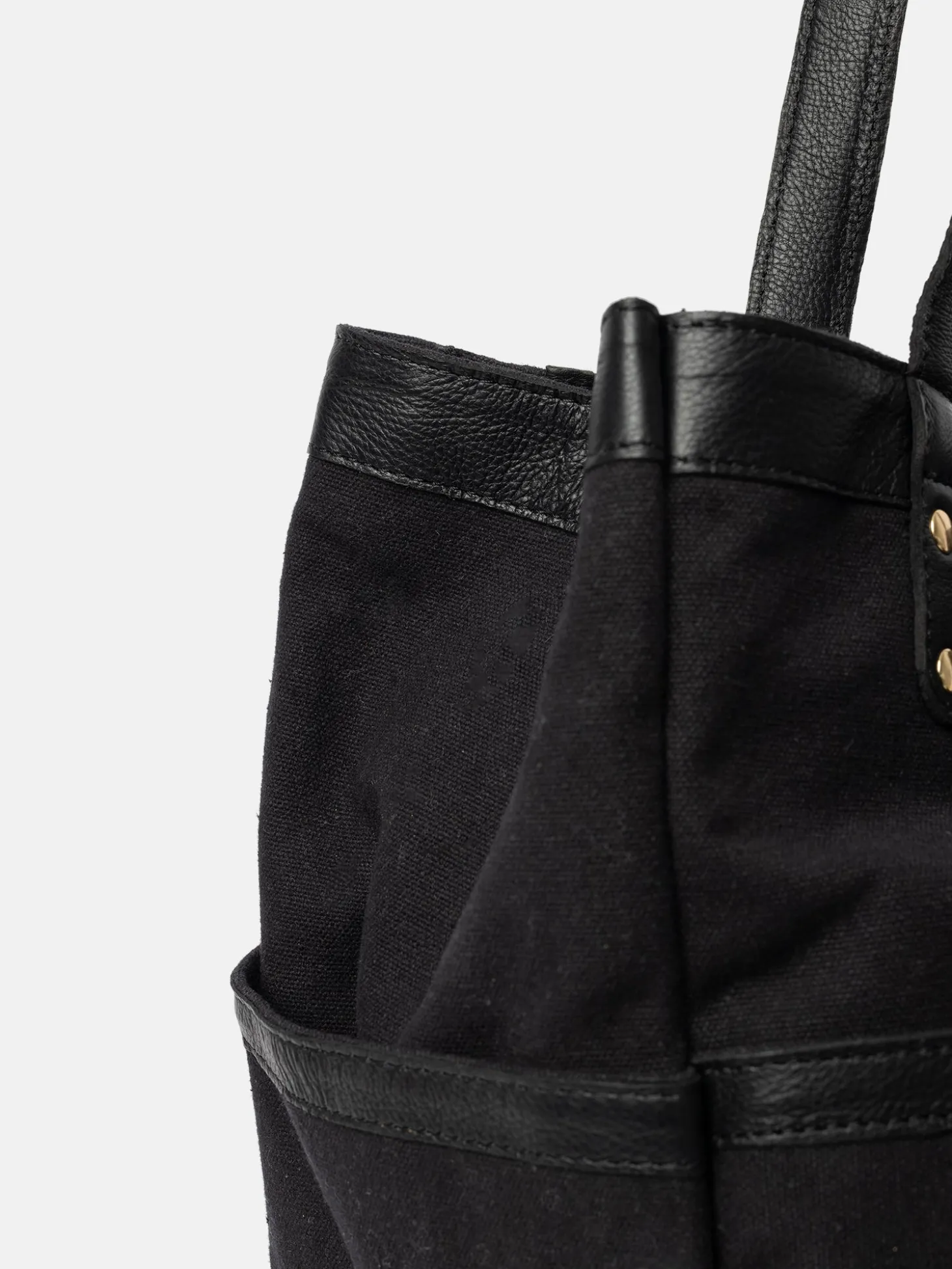 project___blackgold_3-2.webp Project 21 - Black/Gold