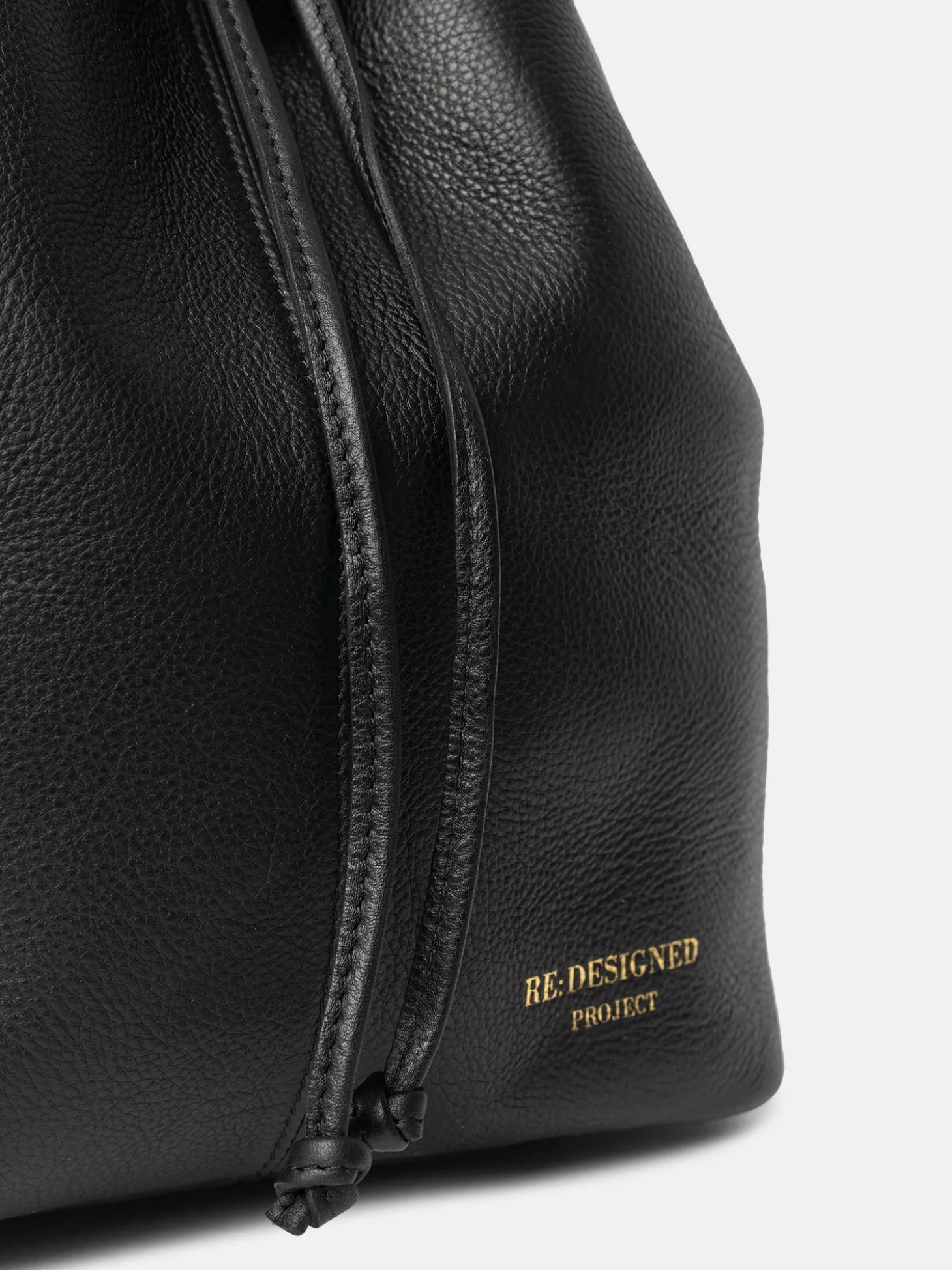 project___blackgold_4.webp Project 20 - Black/Gold